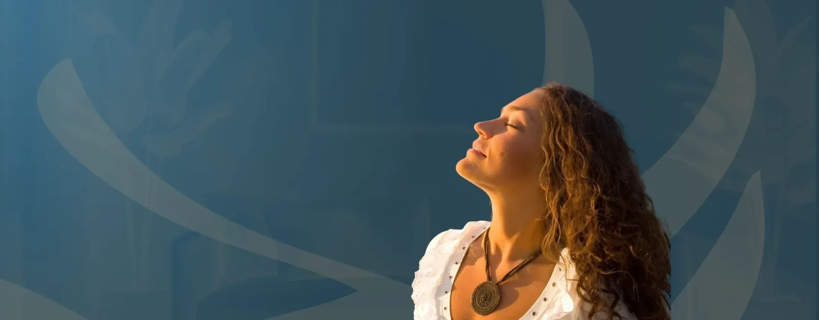 Mulher livre em conexão com a natureza